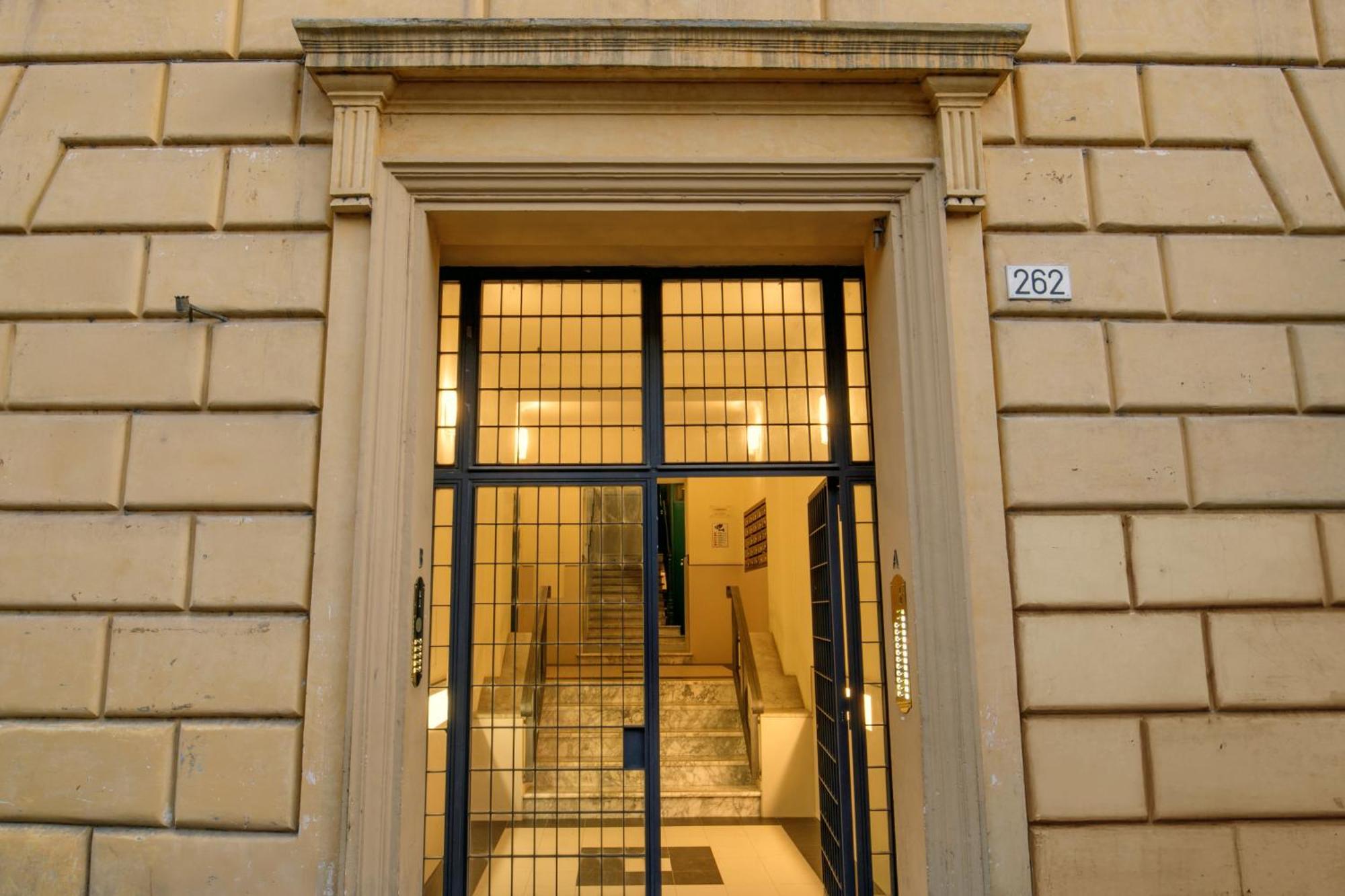 Rome For Two — Photos 2